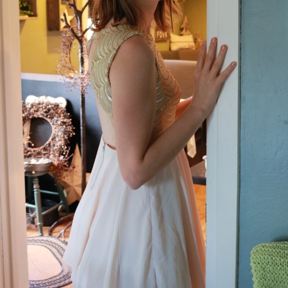 Fancy dress, perfect for weddings and high tea - Picture 3 of 4